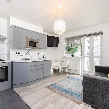 Modernised 3 Bed Pad Near Trendy Shoreditch Ground Floor With Balcony